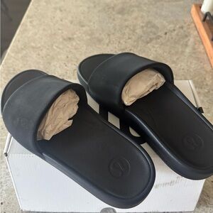 Lululemon Athletica Black Restfeel Slides